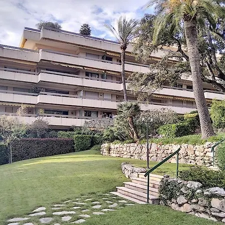 Apartment Chateau De La Pinede