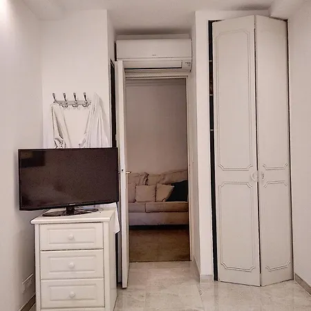 Chateau De La Pinede Апартаменти *